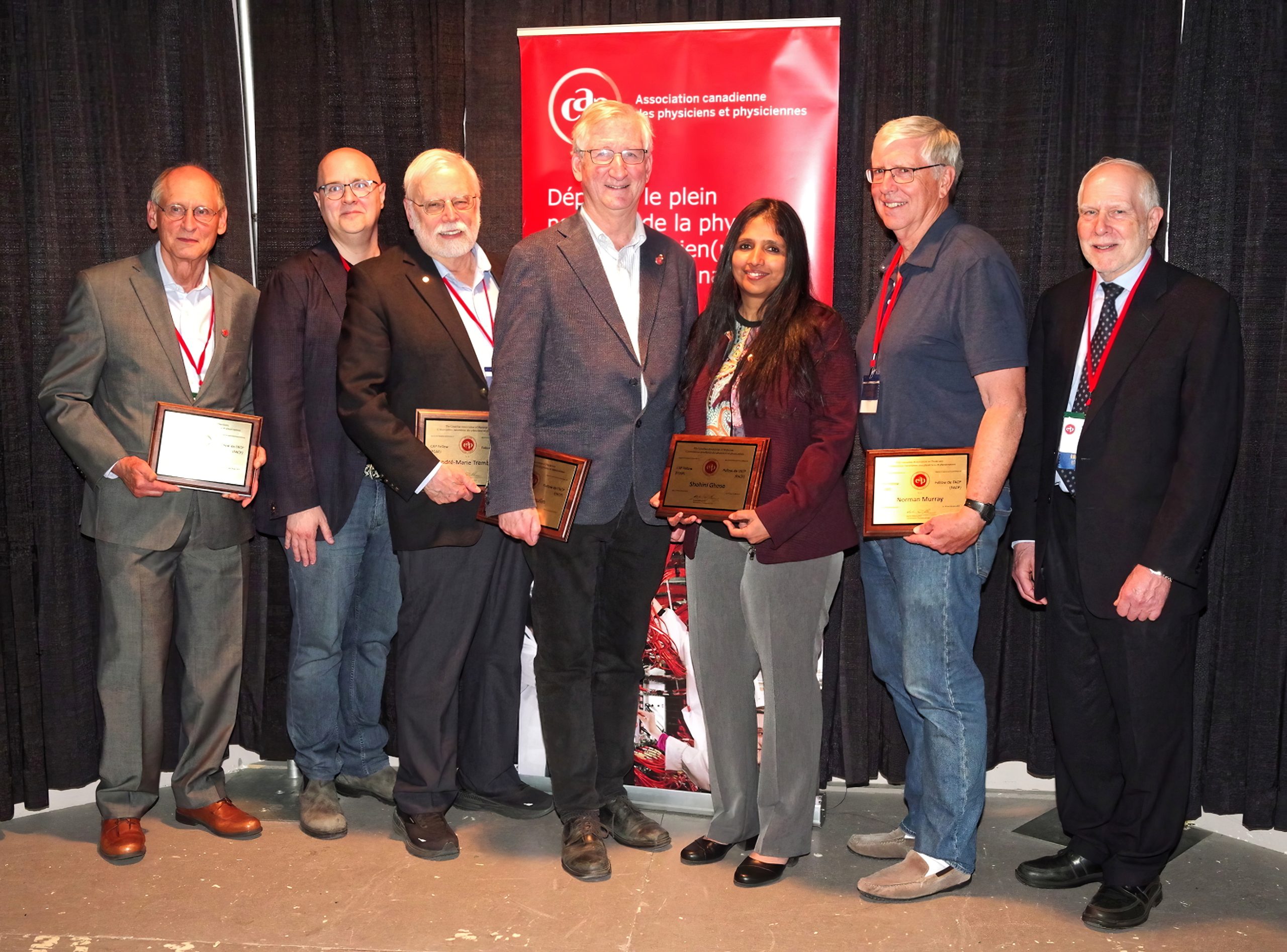 Image of Fellows attending the Recognition Dinner: Béla Joós, Darren Grant, André-Marie Tremblay, Bruce Gaulin, Shohini Ghose, Norman Murray, Douglas Bryman.