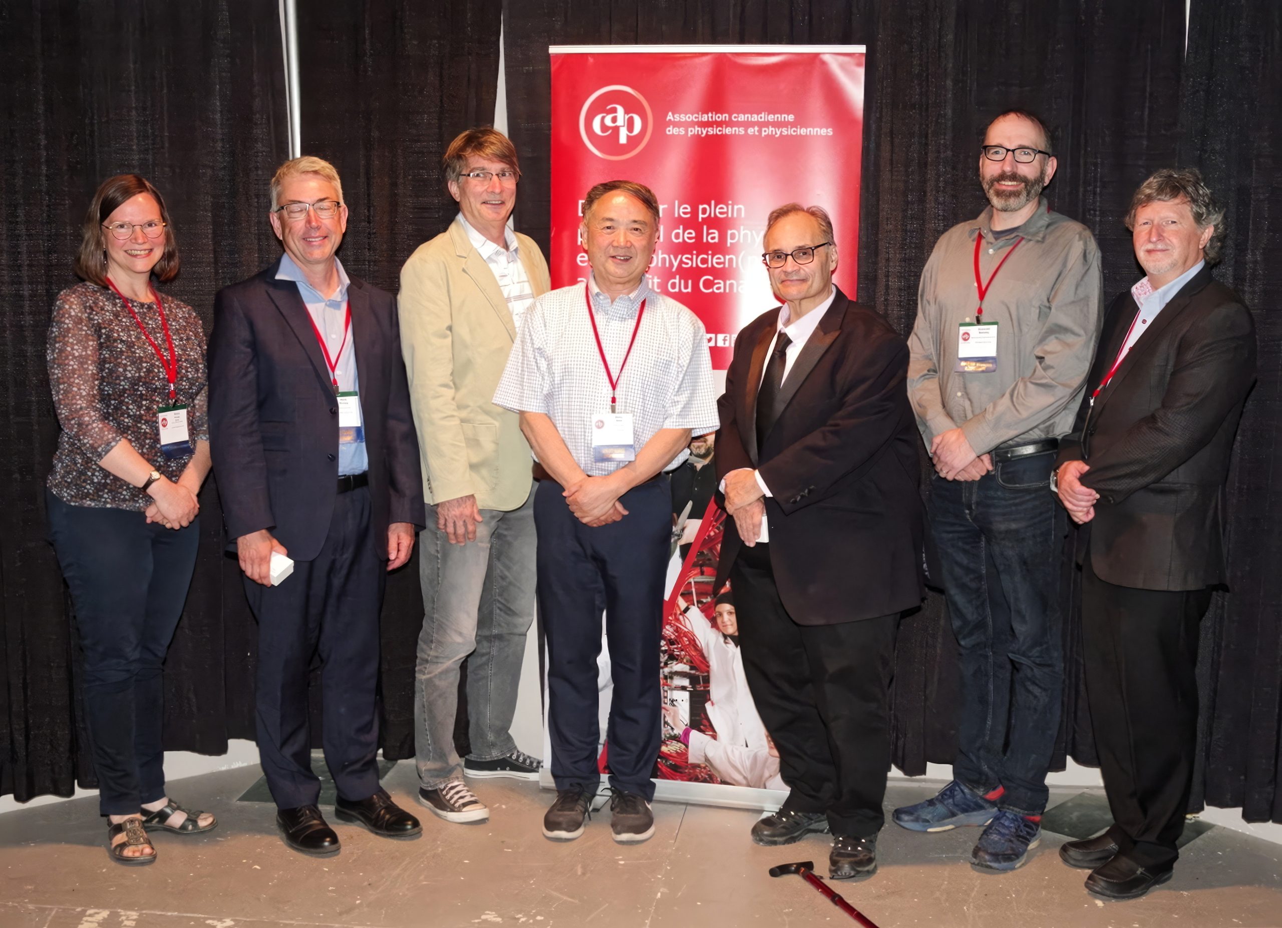 Image of Medal winners attending the Recognition Dinner: Nancy Forde (Teaching), Mark Boulay (Vogt), Peter Grutter (Brockhouse), Hong Guo (Lifetime Achievement), Richard Boudreault (Industrial and Applied Physics, Jo Bovy (Herzberg), and Stephen Pistorius (Kirkby).